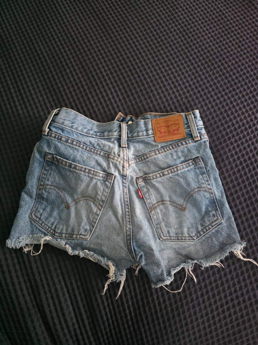 Levi's - Picture 3 of 4